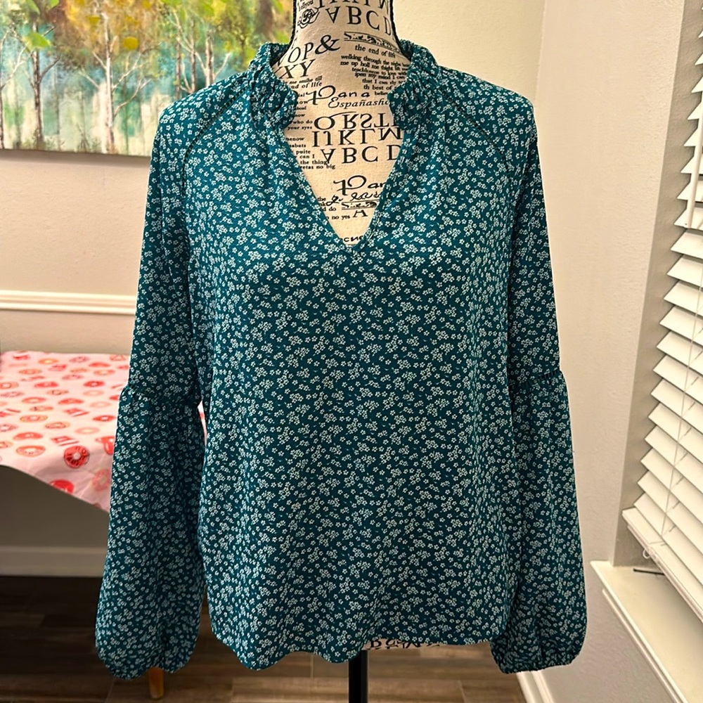 Small size floral blouse gently used
